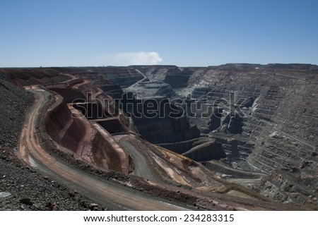 View from ground level into the Kalgoorlie Super Pit gold mine
