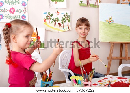 Children learn painting pencil in art class.
