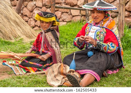 QENKO, PERU - FEBRUARY 2,2006 - Weaving native women in Qenko.Women woven into fabrics of dyed wool of llamas. The wool is dyed by natural dyes.