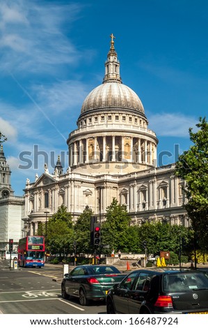 LONDON, GREAT BRITAIN - JULY 22,2007 - St Paul\'s Cathedral in London. St Paul\'s Cathedral is a Church of England cathedral, the seat of the Bishop of London and mother church of the Diocese of London.