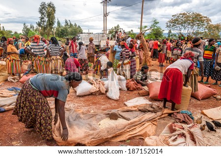 KEY AFER, ETHIOPIA - MARCH 15,2014 - Market in Key Afer.The Ari people inhabit the northern part of the Mago National Park in Ethiopia and have the largest territory of all the tribes in the area.