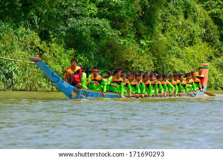 CHUMPHON, THAILAND-OCT 21: Unidentified rowers in Climbing Bows toward Snatching a Flag native Thai long boats compete during Native Long Boat Race Championship on Oct 21, 2013 in Chumphon, Thailand.