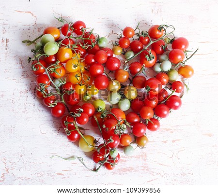 Composition in the form of heart from cherry tomatoes