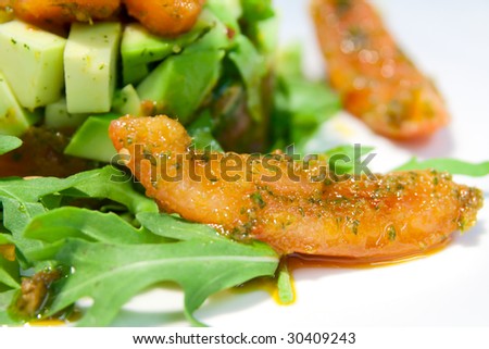 Salad with courgettes, ruccola and tomato with aromatic seasoning