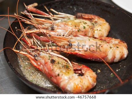 stock-photo-giant-prawns-on-hot-pan-stir-fried-in-butter-46757668.jpg