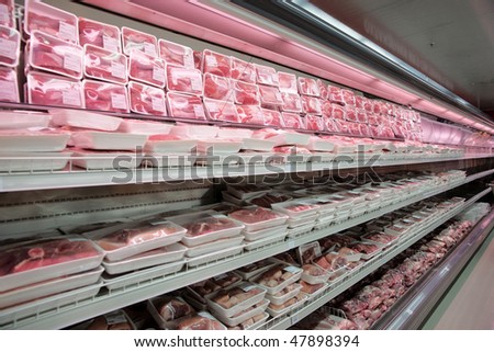 خفايا الاغذيه المصنعه واضرارها  Stock-photo-fully-loaded-shelves-with-meat-in-a-large-supermarket-47898394