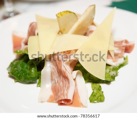 Salad with prosciutto ham, pear and aged parmesan cheese