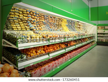 Shelf with citrus fruits, TM\'s removed, price tags left in place and contain no copyright.