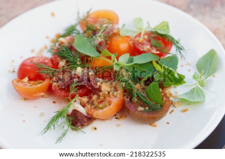 Simple appetizer with cherry tomatoes and duck meat
