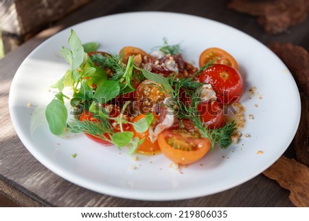 Simple appetizer with tomatoes and duck meat, close-up