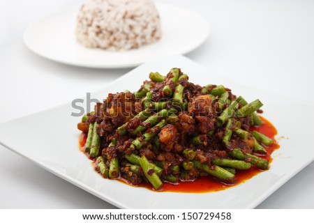 Stir fried pork belly and red curry paste with sting bean