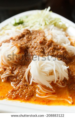 Rice noodles in fish curry sauce (Thai food)