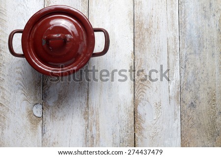 Old Casserole plan view of rustic wooden background