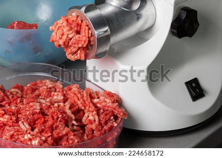 Home meat grinder scrolls minced beef and pork