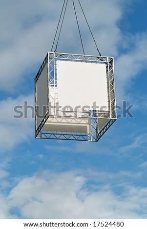 Highly raised voluminous shield-cube to advertise
