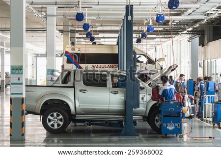 PHUKET, THAILAND - MARCH 10 : Car technician repairing car in workshop service station in Phuket on March 10, 2015. The official dealer of Toyota, who is the top market share for commercial car.