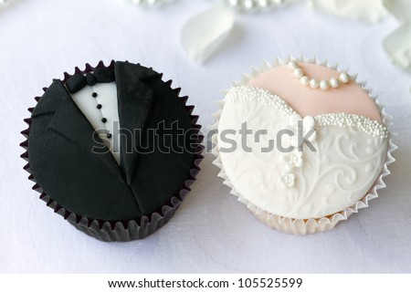 Bride And Groom Cupcakes