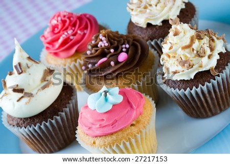 اروع تشكيلة لمحبي الكاب كيك Stock-photo-cupcakes-27217153