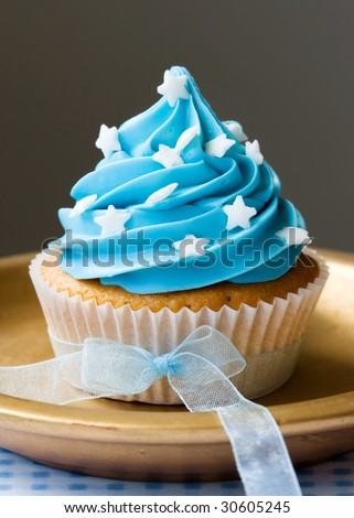 اروع تشكيلة لمحبي الكاب كيك Stock-photo-blue-cupcake-30605245