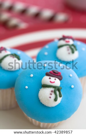 اروع تشكيلة لمحبي الكاب كيك Stock-photo-festive-cupcakes-42389857