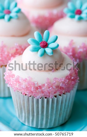 اروع تشكيلة لمحبي الكاب كيك Stock-photo-cupcakes-50765719