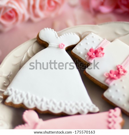 Cookies decorated for a wedding
