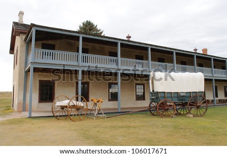 Fort Laramie National Historic Site, historic building and covered wagon