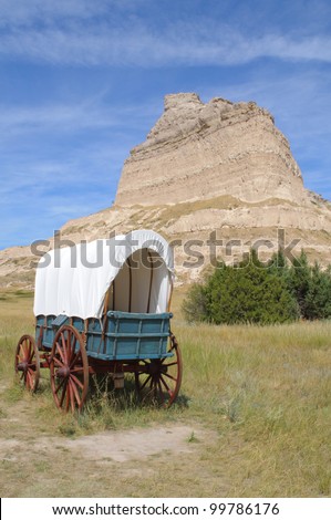 Scotts Bluff and covered wagon