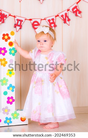 Little girl celebrate first Happy Birthday Party with  decor in the beautiful room