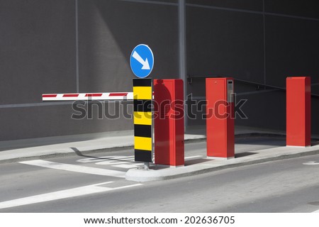 Parking ramp and sign the mandatory direction