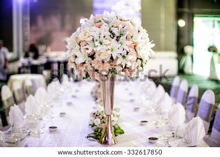 Wedding flowers on table dinner
