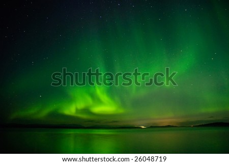 Flash of Aurora polaris above water