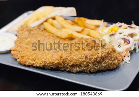 Fried fish with chunky chips.