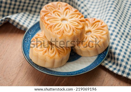 mooncake , traditional chinese foods during mid autumn festival