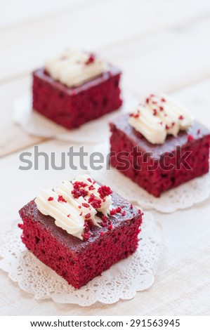 Red velvet cakes on wooden board