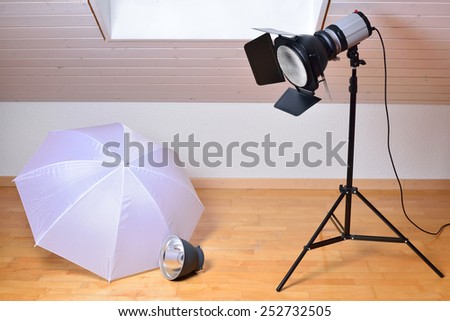 Photo studio equipment with studio flash and light modifiers