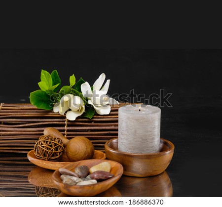 Spa feeling with bouquet gardenia, white candle