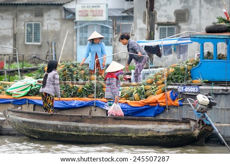 Cai Rang, Can Tho Vietnam. June 14, 2014 : Unidentified fruit sellers at the Floating Market on June 14, 2014.Cai Rang is the biggest floating market in the Mekong Delta and attraction for tourist.