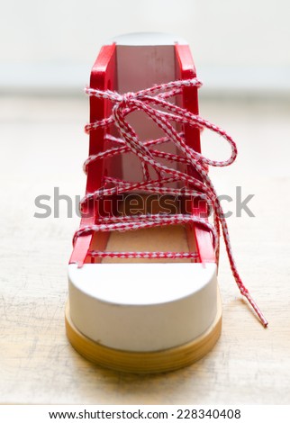 how to tie shoes wooden toy