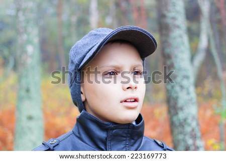 kid fear face forest fall portrait outdoor