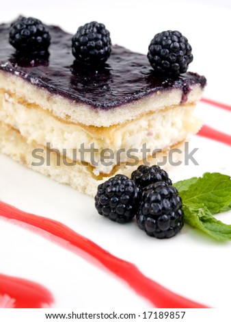 Cake of blackberries