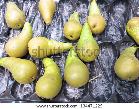 Green pears fruits in box for sale, supermarket