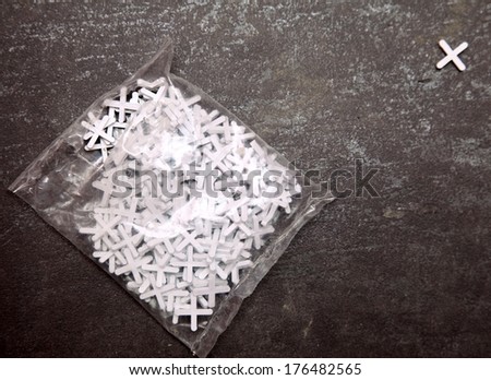 Tiling preparation Spacer and prepared setting compound for tile lying Floor tiles
