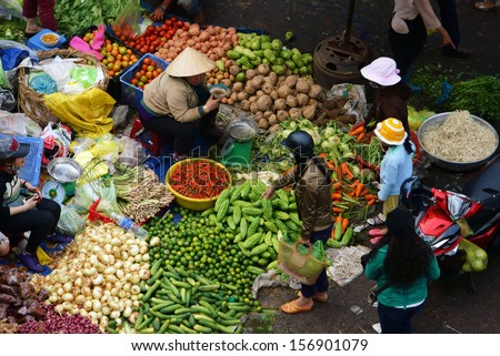 Da Lat, Viet Nam- February 8.People Sell And Buy Vegetables At Farmers Market In Dalat, Viet Nam- February 8, 2013