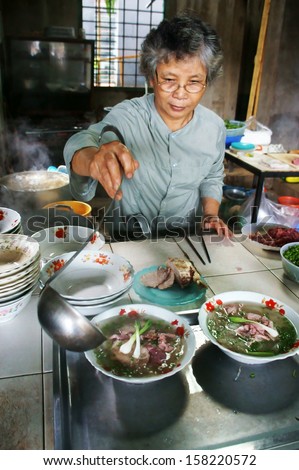 Buon Me Thuot, Viet Nam- Sept 2: Chef Prepare Noodle Soup To Bowl: Noodle, Beef, Sauce To Serve Breakfast For Eater In Pho Restaurant, Buonmethuot, Vietnam, Sept 2, 2013