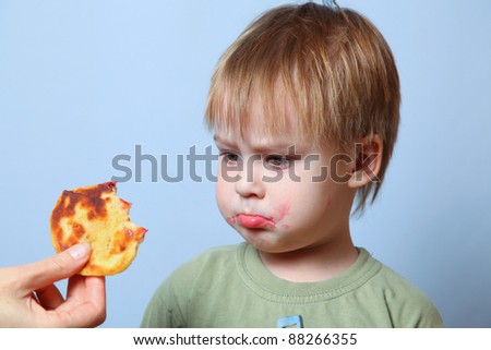 boy looking at small cake