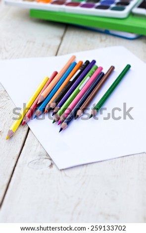 Colored pencils and paper on the desk