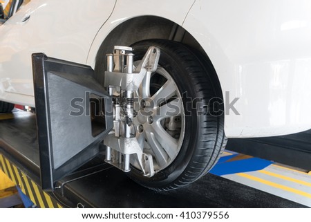 Balancing tire wheel machine Hunter. Tyre assembling. Tire balance. Car service