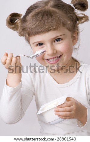 خفايا الاغذيه المصنعه واضرارها  Stock-photo-cute-girl-eating-yogurt-28801540