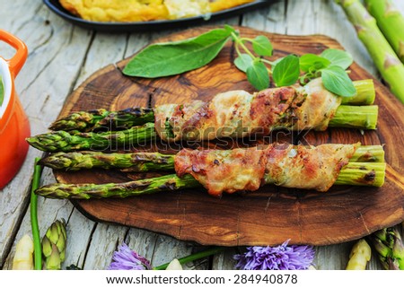 Asparagus - the delights of white and green asparagus, a variety of dishes
